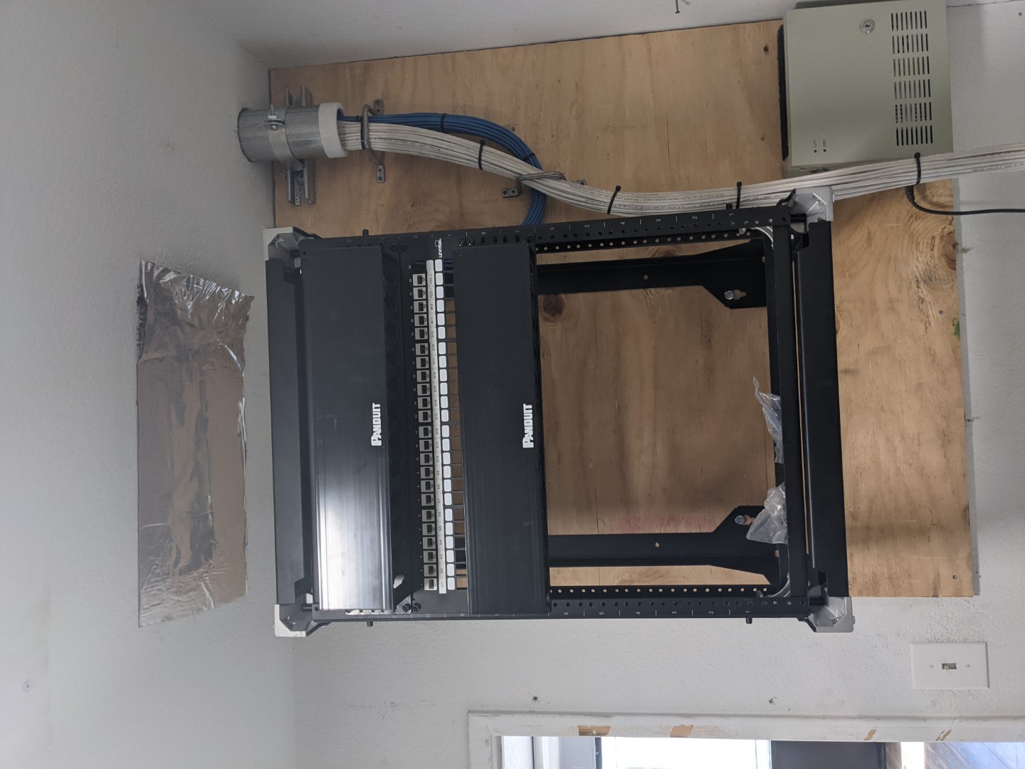 Clean structured cabling installation